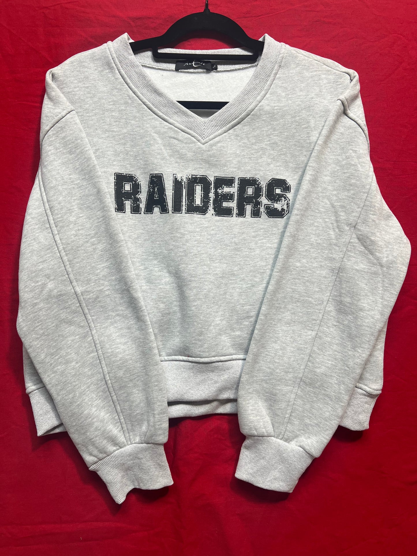 V-Neck Crop Sweatshirt "Raiders" (Light Gray)