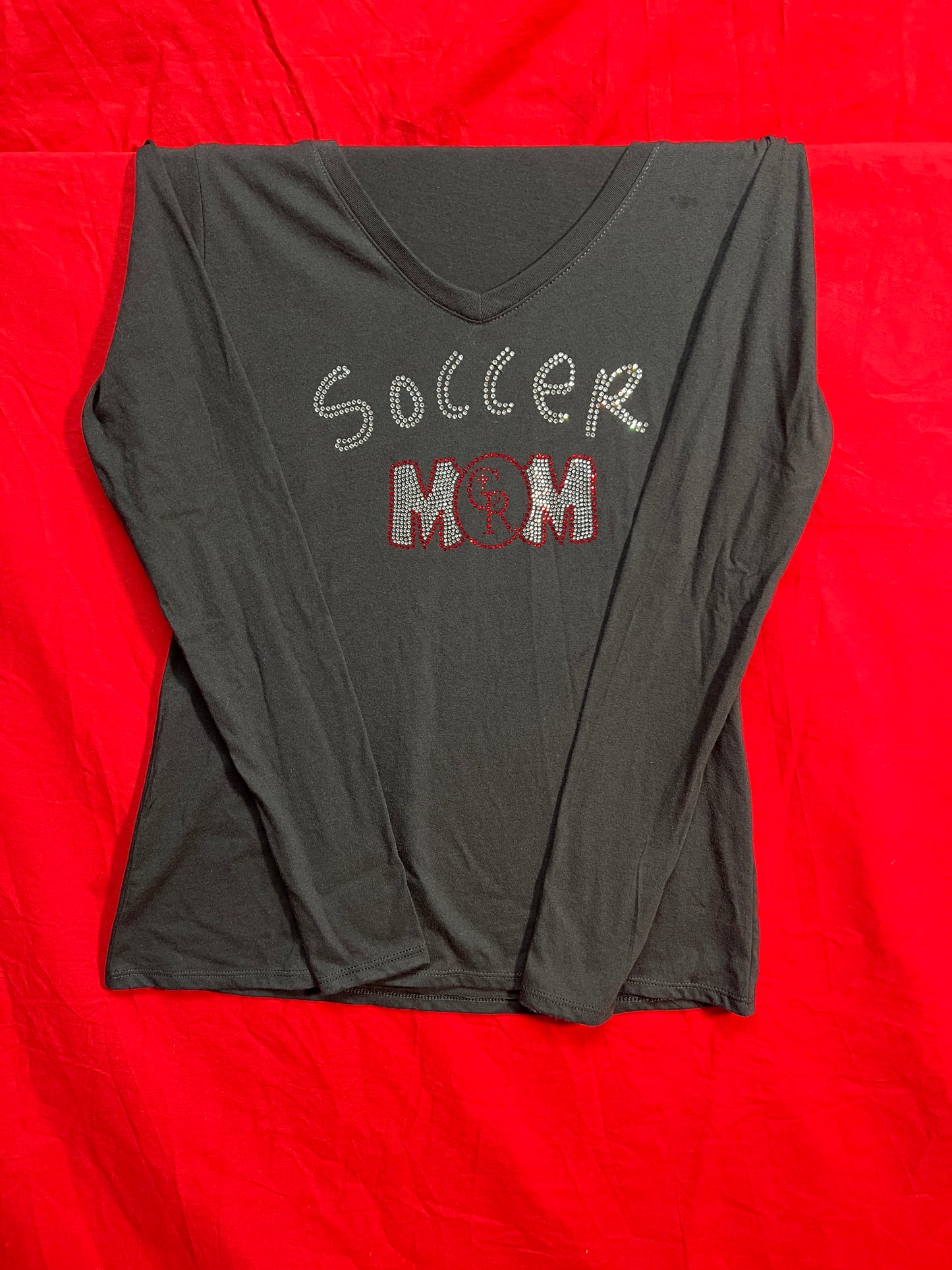 Long sleeve T-Shirt V-Neck "Soccer Mom" (Black, red sparkle logo)