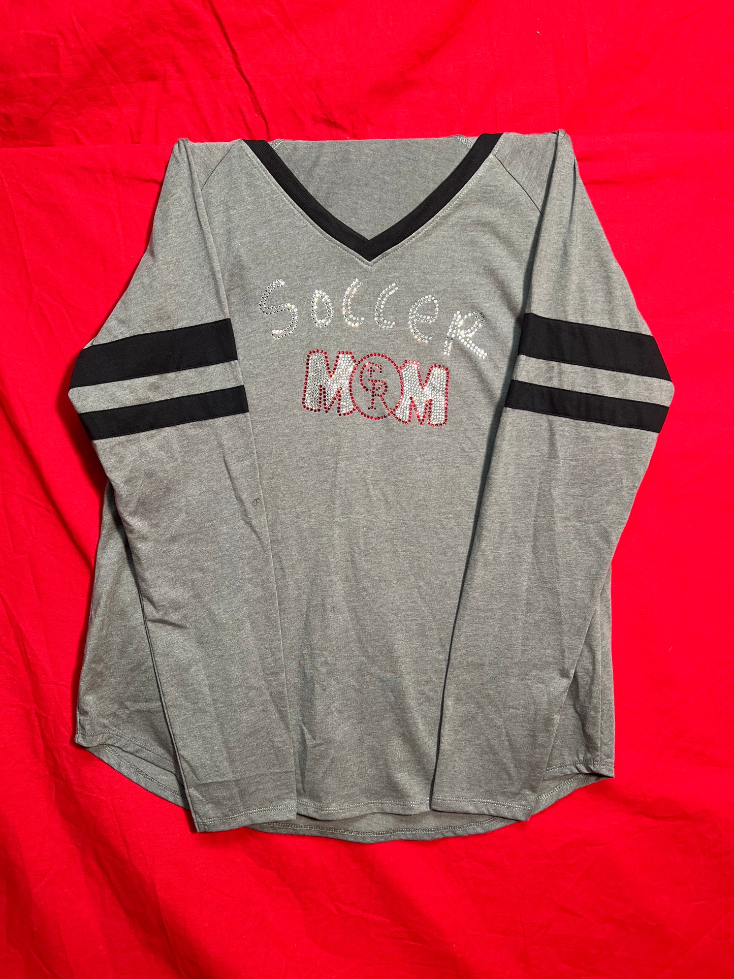 Long sleeve T-Shirt V-Neck "Soccer Mom" (Gray, black trim)