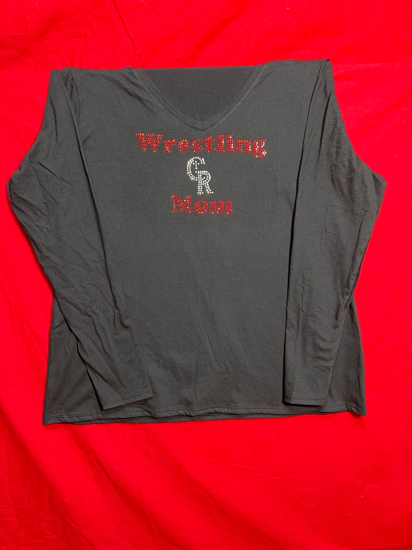 Long sleeve T-Shirt V-Neck "Wrestling Mom" (Black, red sparkle logo)