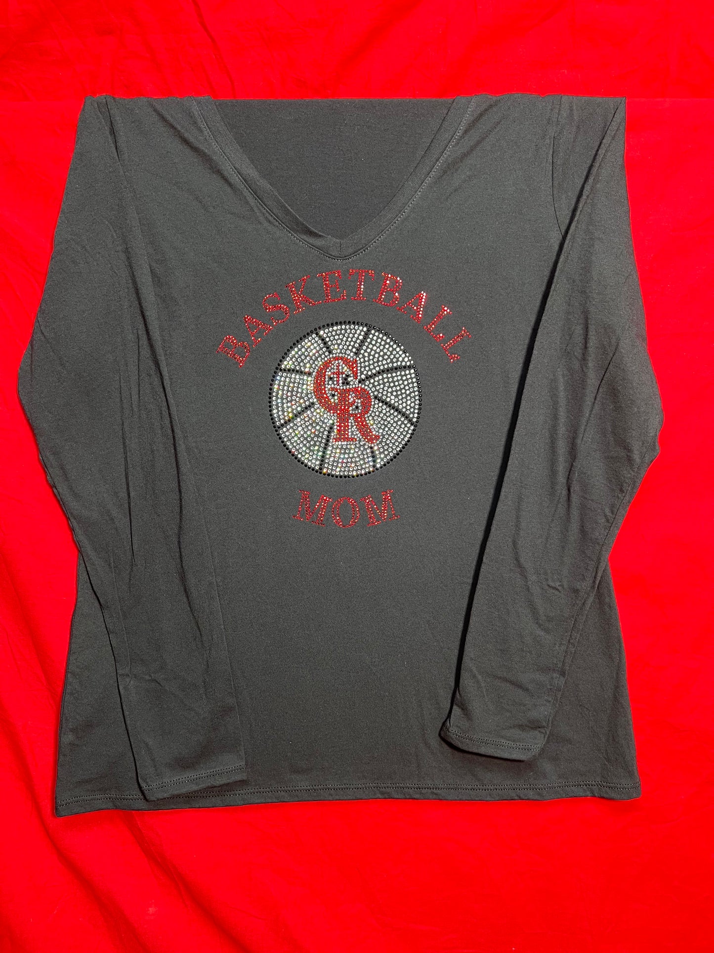 Long sleeve T-Shirt V-Neck "Basketball Mom" (Black, red sparkle logo)